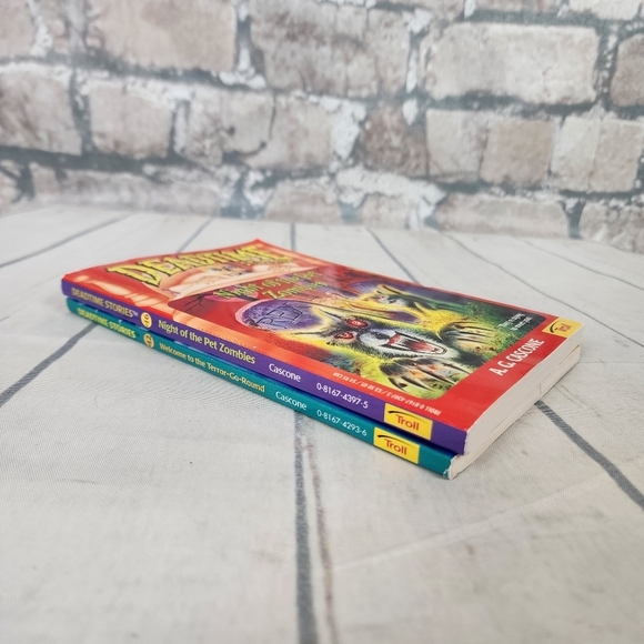 Vintage 90s Deadtime Stories Teen Horror Paperback Novels Set of 2 - Picture 2 of 9